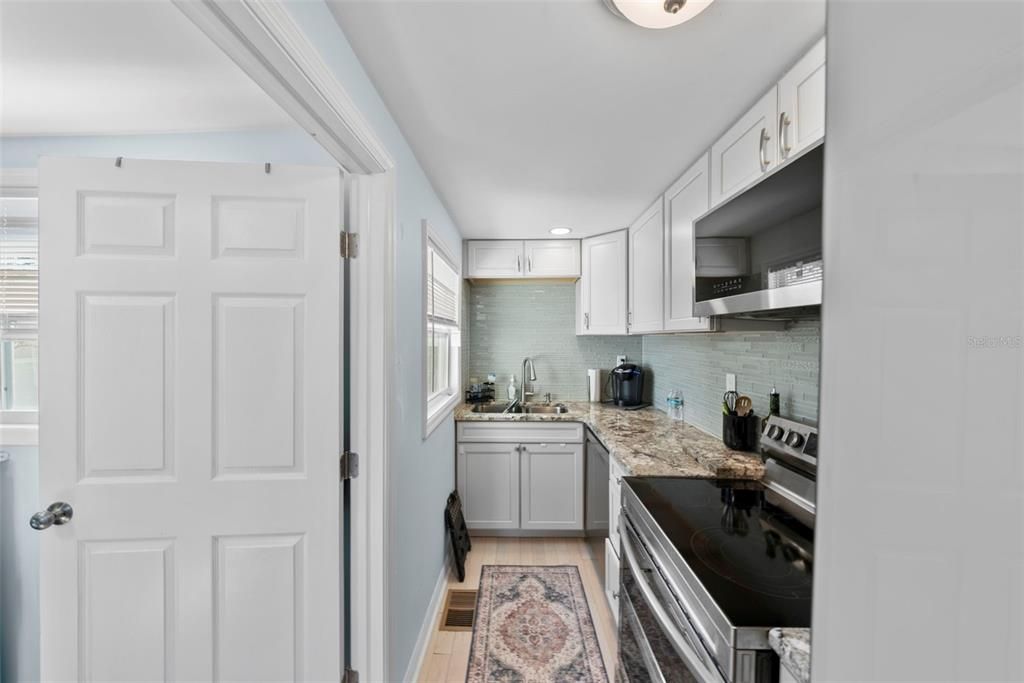 For Sale: $1,098,000 (3 beds, 2 baths, 1876 Square Feet)