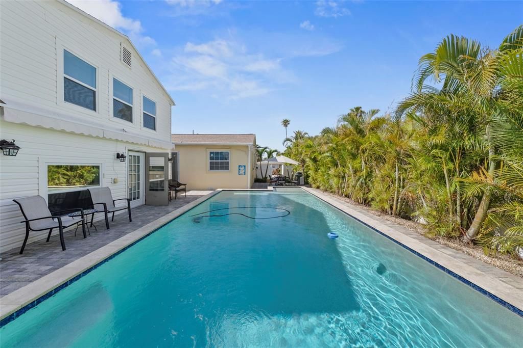 For Sale: $1,098,000 (3 beds, 2 baths, 1876 Square Feet)