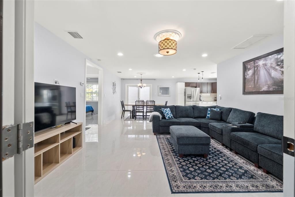 For Sale: $1,098,000 (3 beds, 2 baths, 1876 Square Feet)