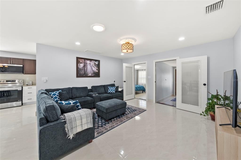 For Sale: $1,098,000 (3 beds, 2 baths, 1876 Square Feet)