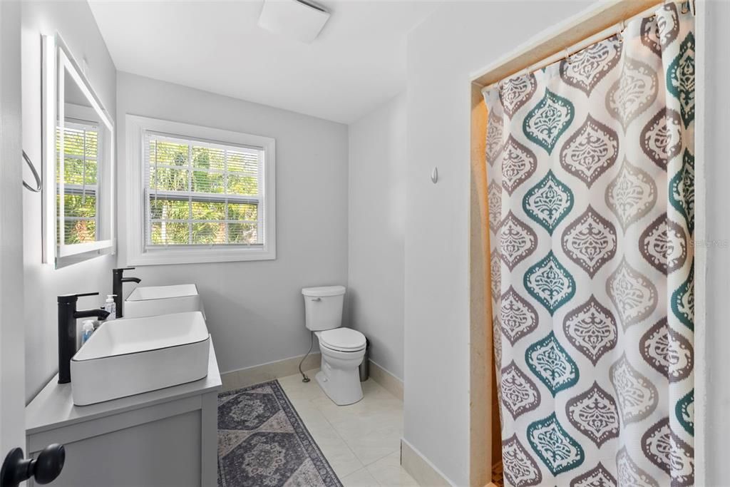 For Sale: $1,098,000 (3 beds, 2 baths, 1876 Square Feet)