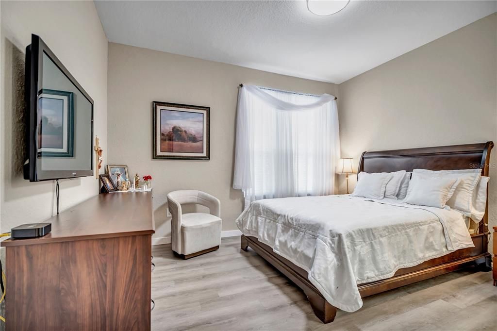 For Sale: $280,000 (2 beds, 2 baths, 1140 Square Feet)