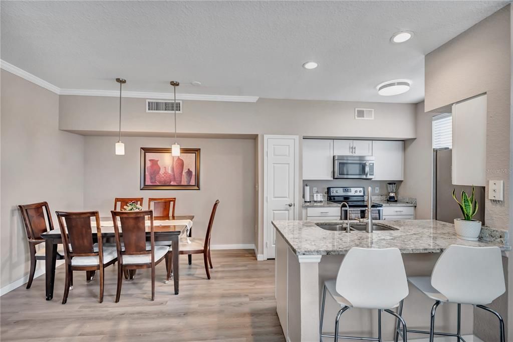 For Sale: $280,000 (2 beds, 2 baths, 1140 Square Feet)