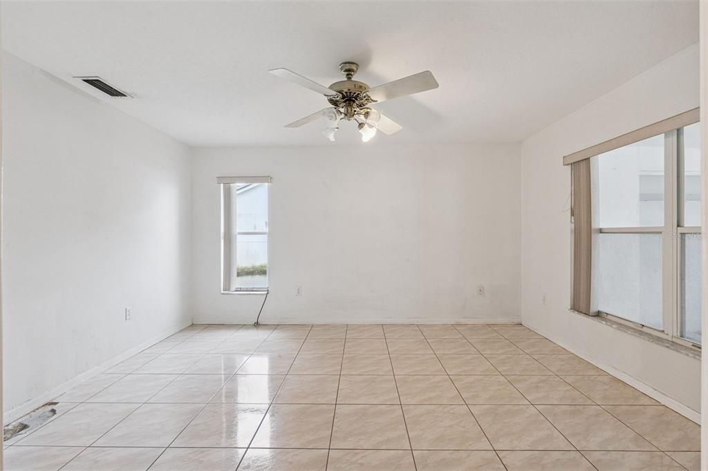 На продажу: $325,000 (3 спален, 2 ванн, 1552 Квадратных фут)