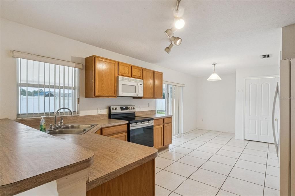 На продажу: $325,000 (3 спален, 2 ванн, 1552 Квадратных фут)