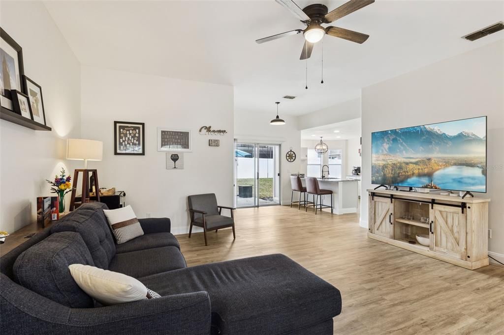For Sale: $389,000 (3 beds, 2 baths, 1311 Square Feet)