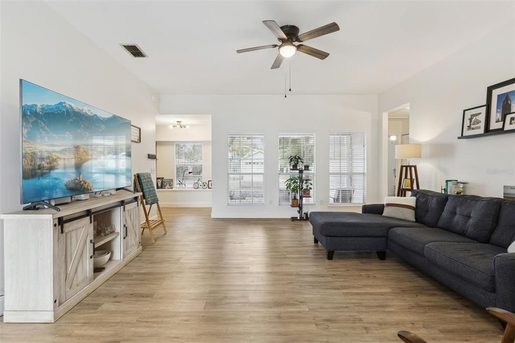 For Sale: $389,000 (3 beds, 2 baths, 1311 Square Feet)