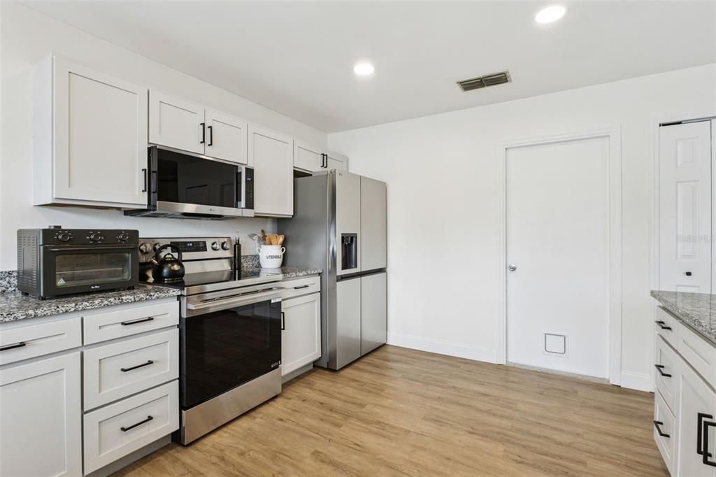 For Sale: $389,000 (3 beds, 2 baths, 1311 Square Feet)