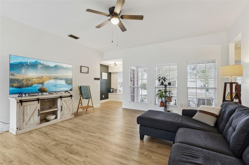 For Sale: $389,000 (3 beds, 2 baths, 1311 Square Feet)