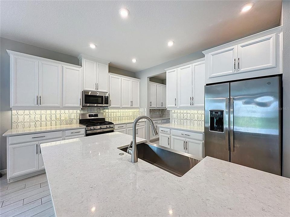 На продажу: $534,900 (4 спален, 3 ванн, 2399 Квадратных фут)