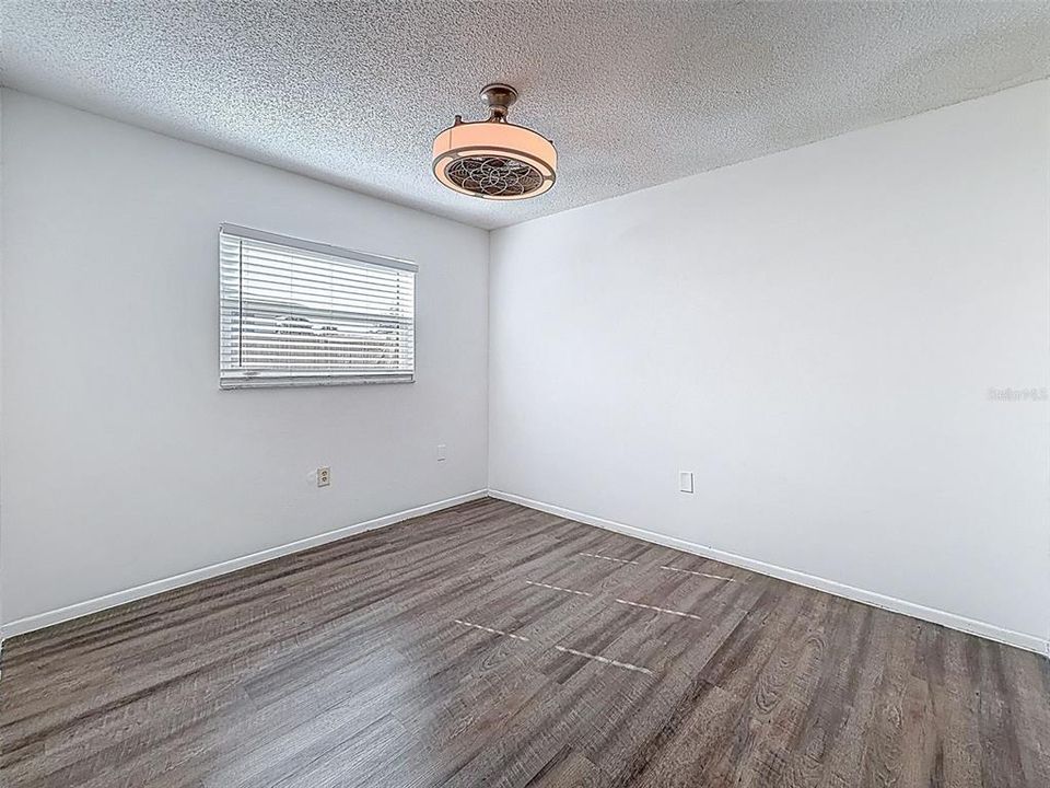 待售: $210,000 (2 贝兹, 2 浴室, 987 平方英尺)