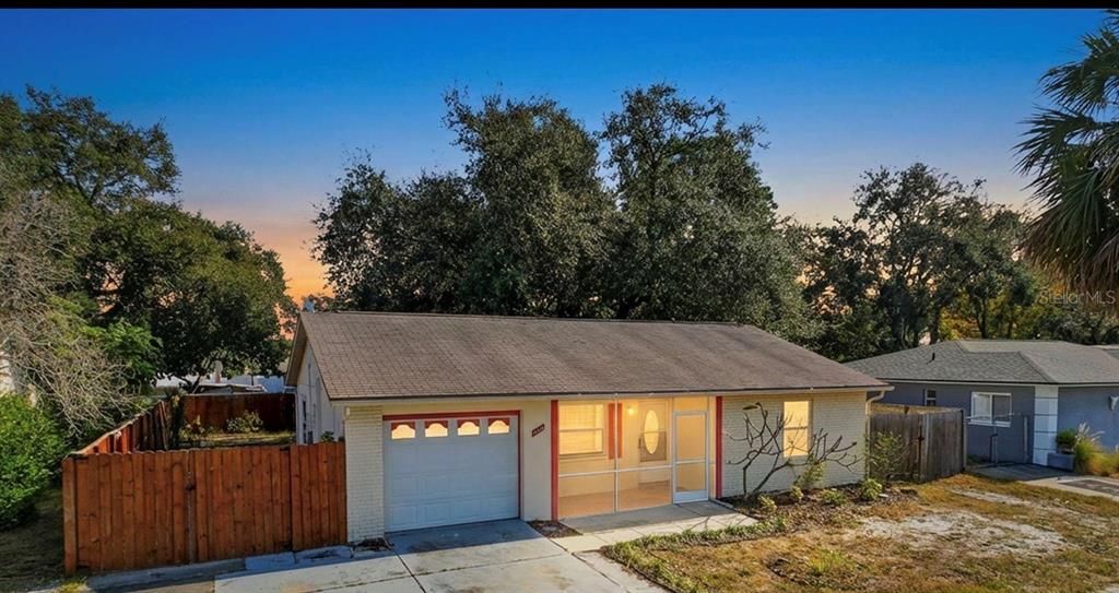 待售: $210,000 (2 贝兹, 2 浴室, 987 平方英尺)