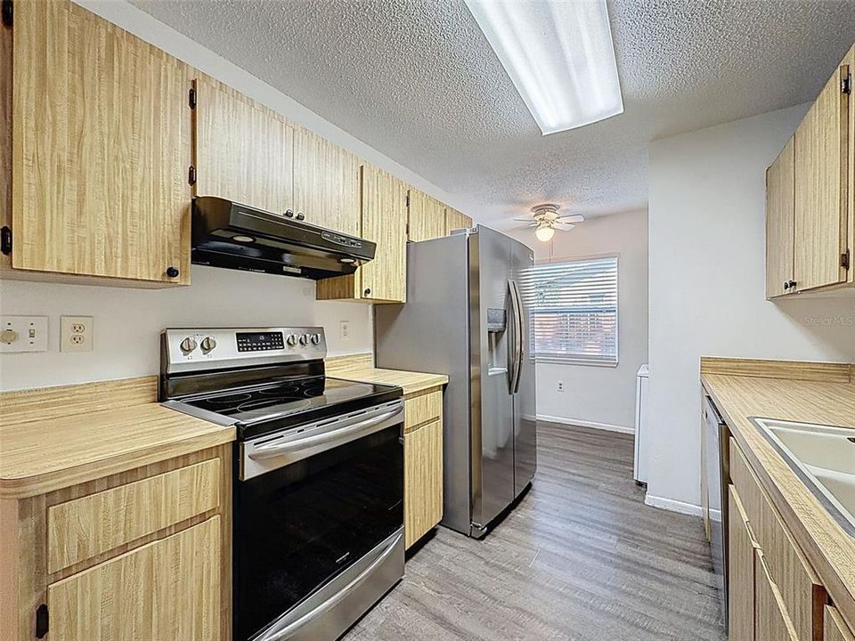 待售: $210,000 (2 贝兹, 2 浴室, 987 平方英尺)