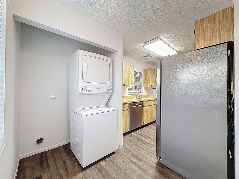 待售: $210,000 (2 贝兹, 2 浴室, 987 平方英尺)