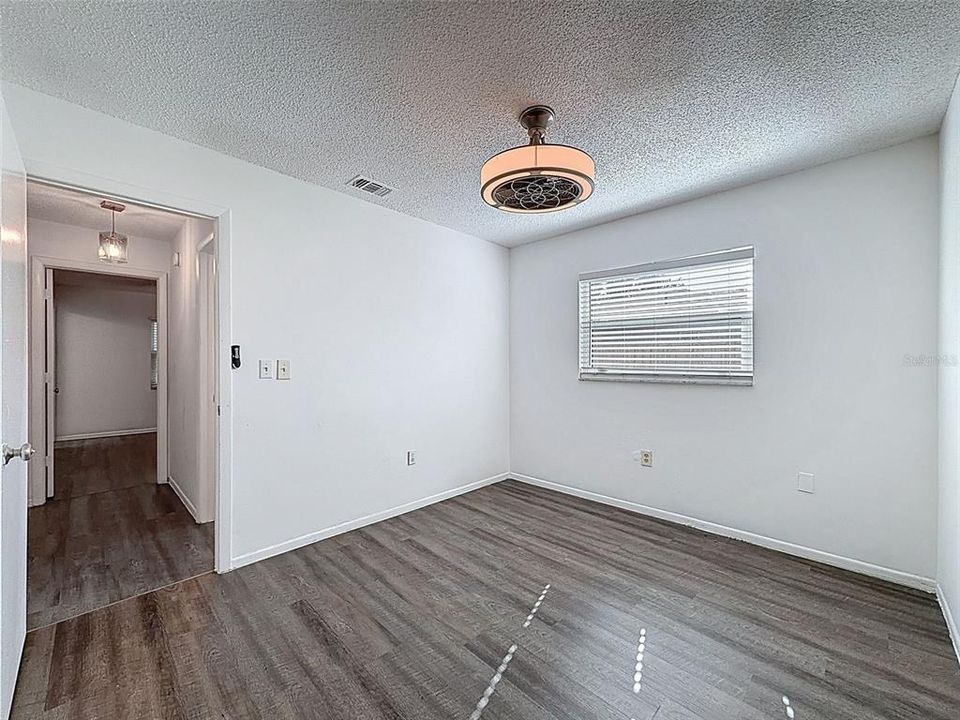 待售: $210,000 (2 贝兹, 2 浴室, 987 平方英尺)