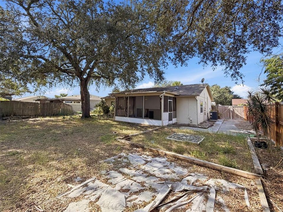 待售: $210,000 (2 贝兹, 2 浴室, 987 平方英尺)