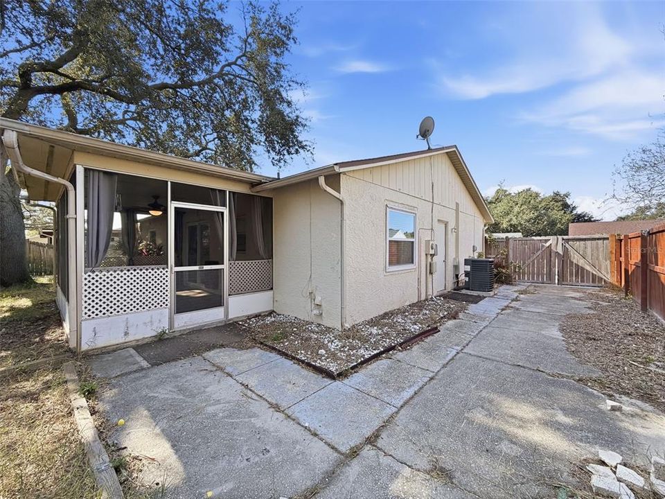 待售: $210,000 (2 贝兹, 2 浴室, 987 平方英尺)