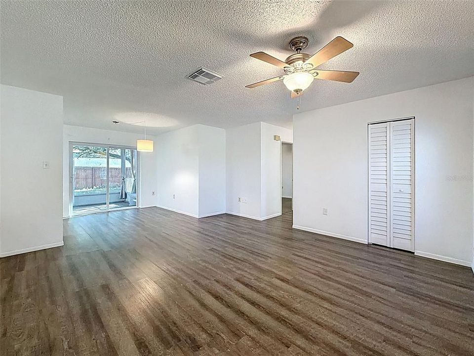 待售: $210,000 (2 贝兹, 2 浴室, 987 平方英尺)