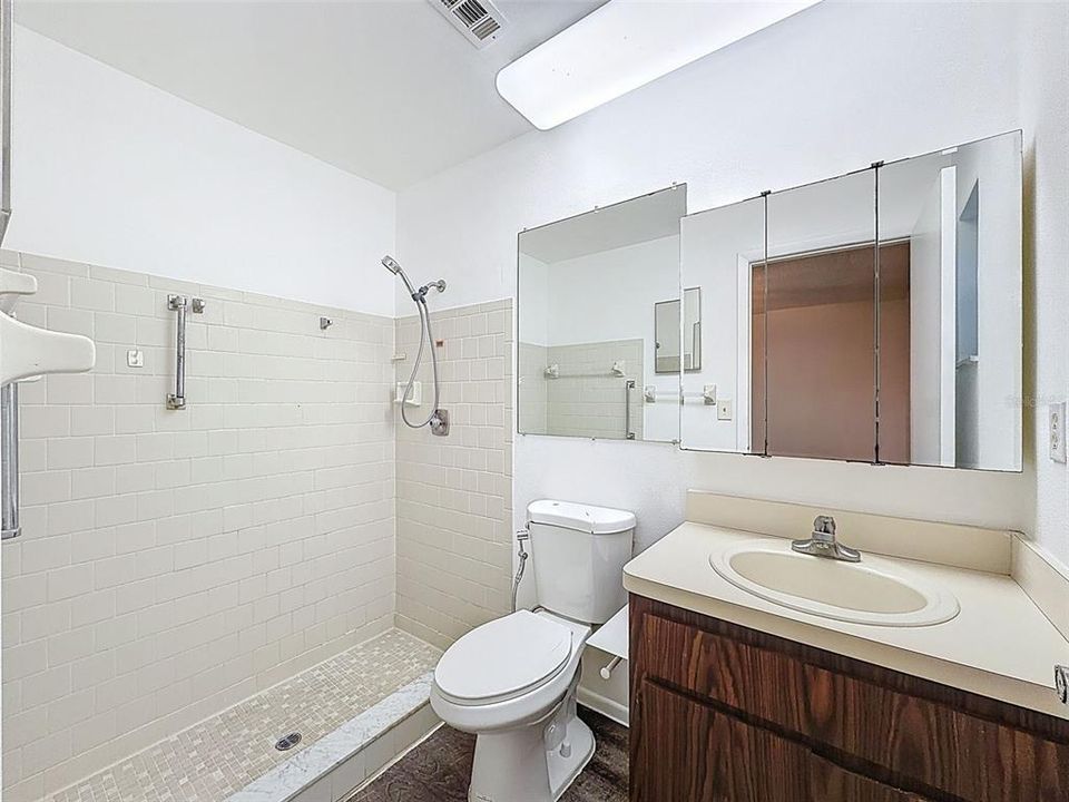 待售: $210,000 (2 贝兹, 2 浴室, 987 平方英尺)