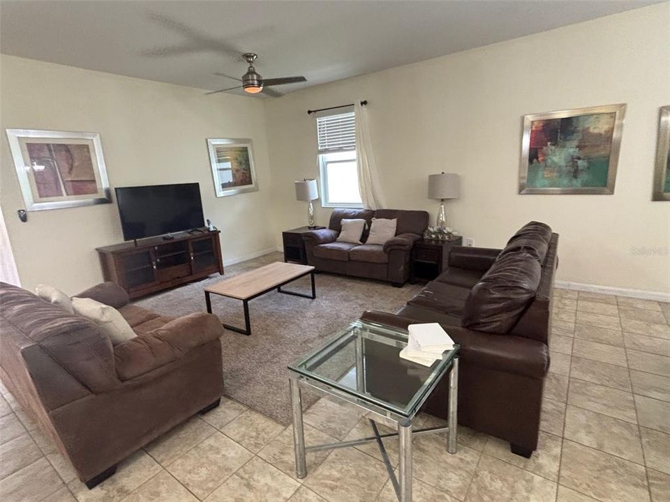 En Renta: $2,350 (4 camas, 2 baños, 1978 Pies cuadrados)