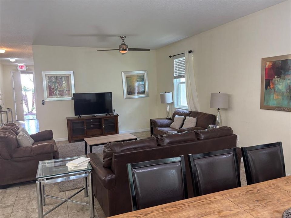 En Renta: $2,350 (4 camas, 2 baños, 1978 Pies cuadrados)