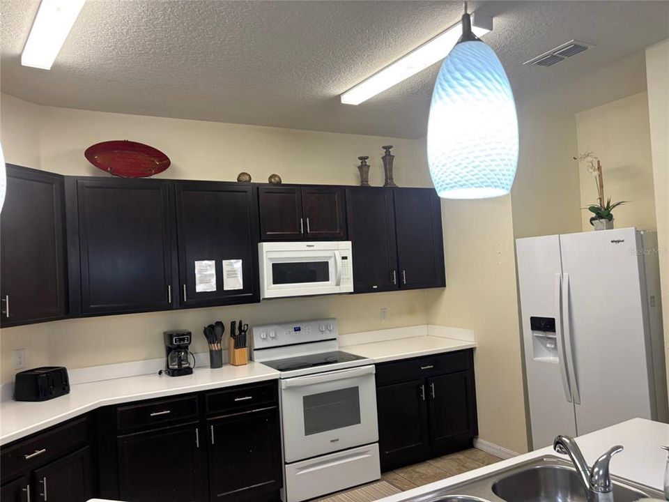 En Renta: $2,350 (4 camas, 2 baños, 1978 Pies cuadrados)