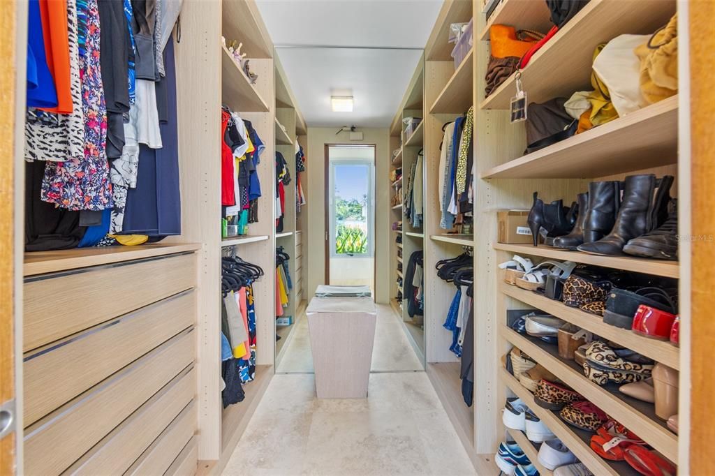 На продажу: $3,100,000 (4 спален, 3 ванн, 4648 Квадратных фут)