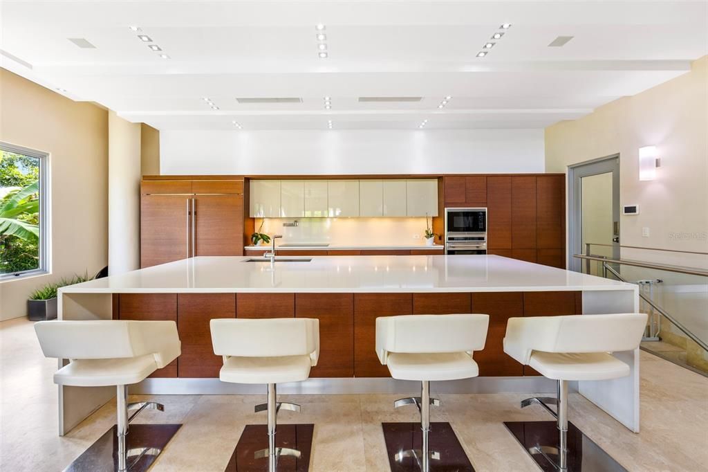 На продажу: $3,100,000 (4 спален, 3 ванн, 4648 Квадратных фут)