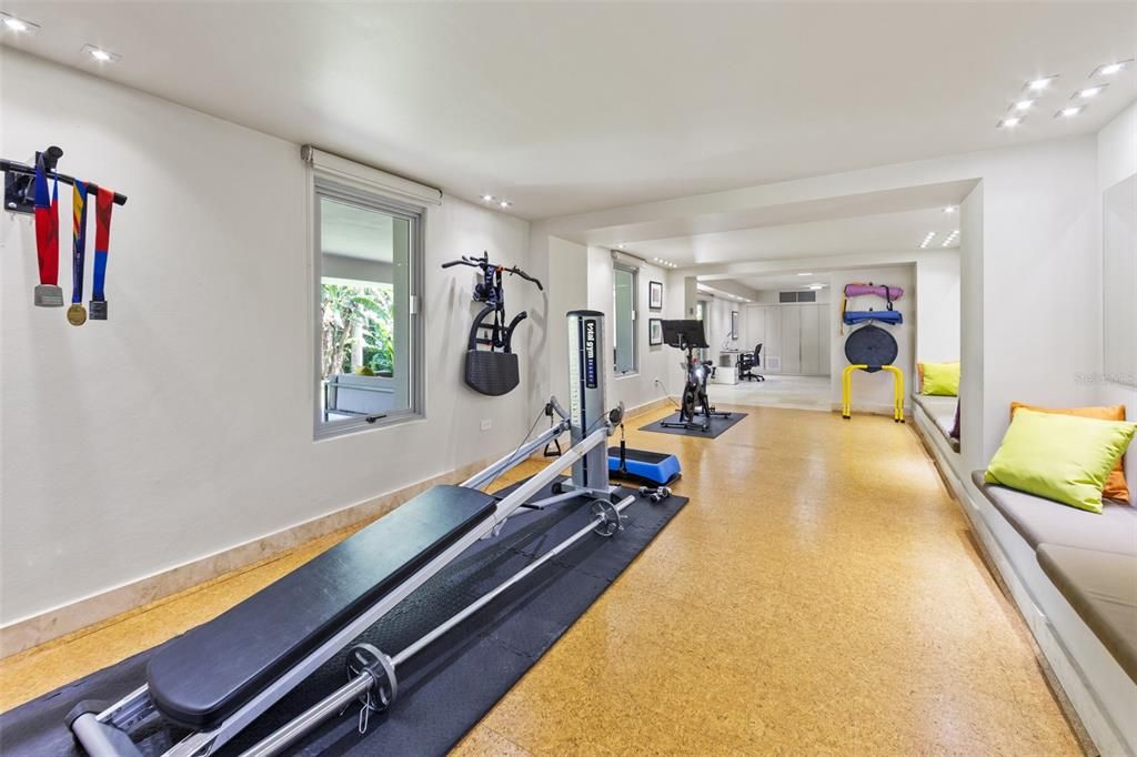 На продажу: $3,100,000 (4 спален, 3 ванн, 4648 Квадратных фут)