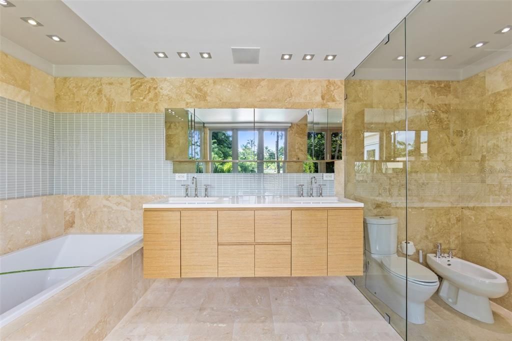 На продажу: $3,100,000 (4 спален, 3 ванн, 4648 Квадратных фут)