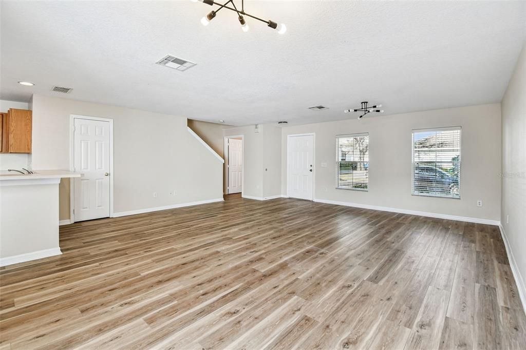 待售: $370,000 (3 贝兹, 2 浴室, 1712 平方英尺)