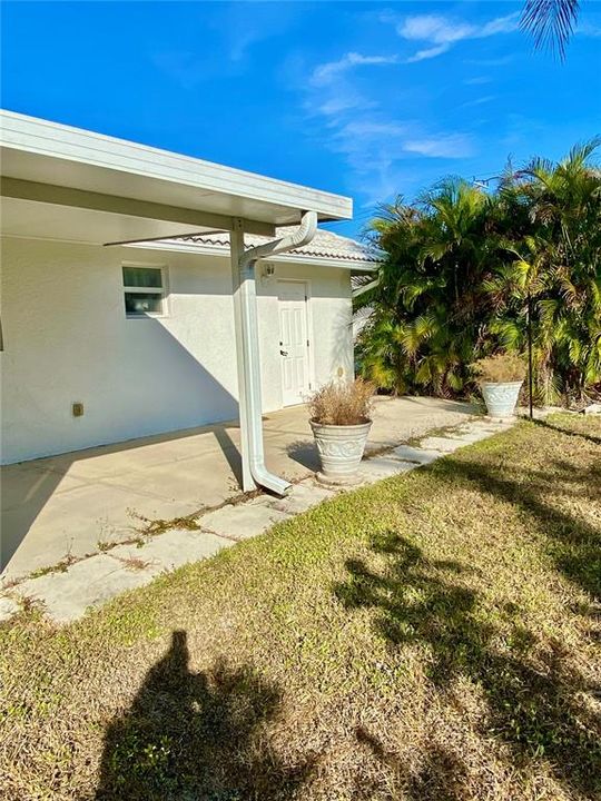 待售: $199,900 (2 贝兹, 2 浴室, 1040 平方英尺)