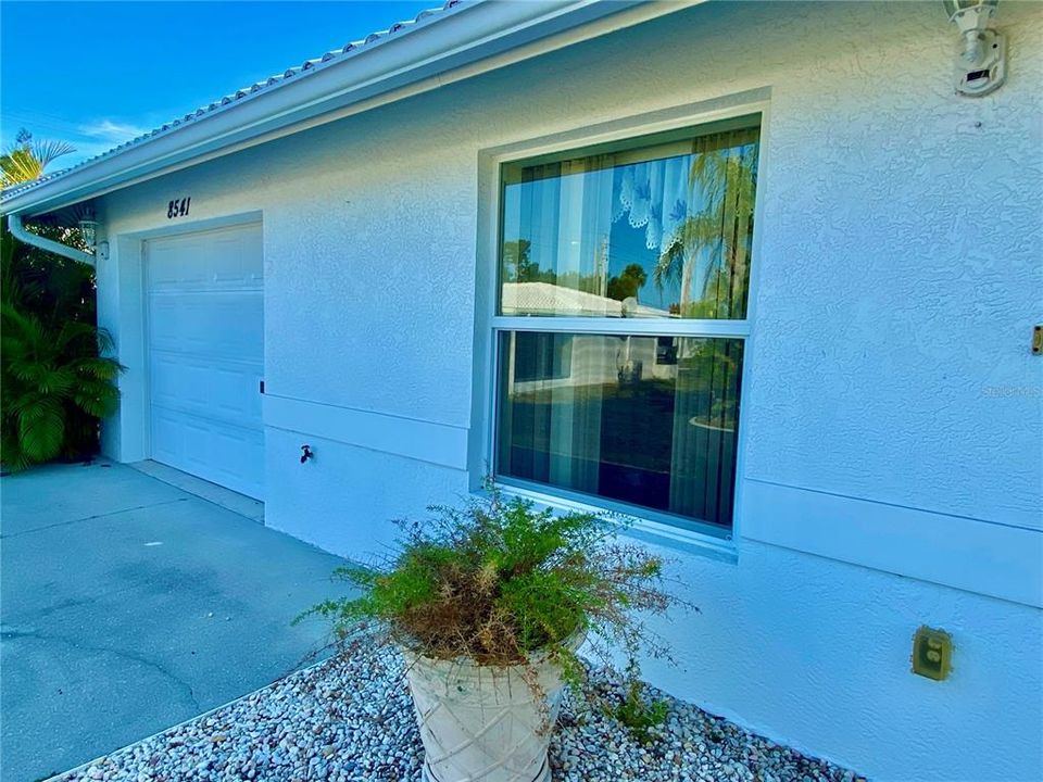 待售: $199,900 (2 贝兹, 2 浴室, 1040 平方英尺)