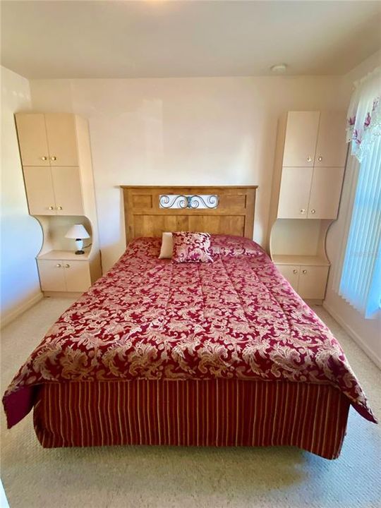 待售: $199,900 (2 贝兹, 2 浴室, 1040 平方英尺)