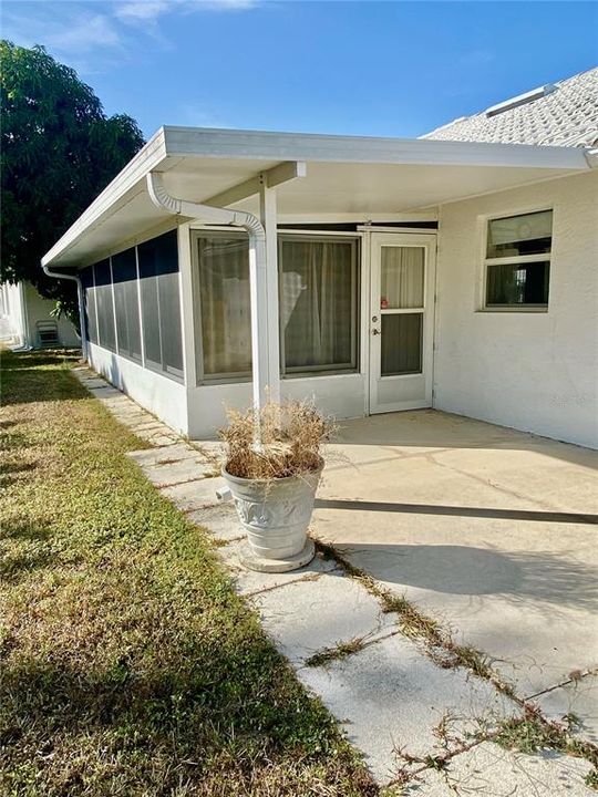 待售: $199,900 (2 贝兹, 2 浴室, 1040 平方英尺)