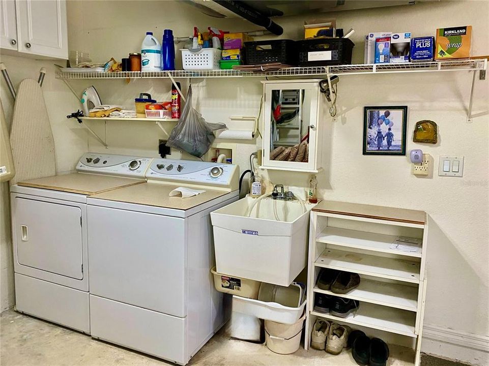 待售: $199,900 (2 贝兹, 2 浴室, 1040 平方英尺)