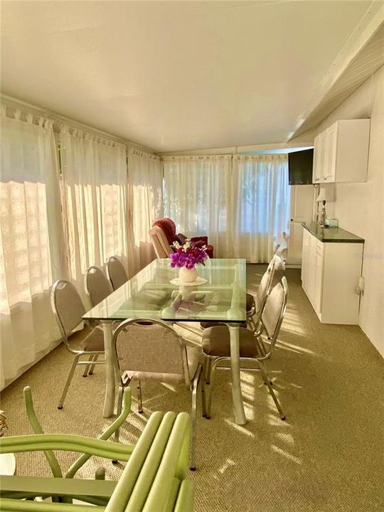 待售: $199,900 (2 贝兹, 2 浴室, 1040 平方英尺)