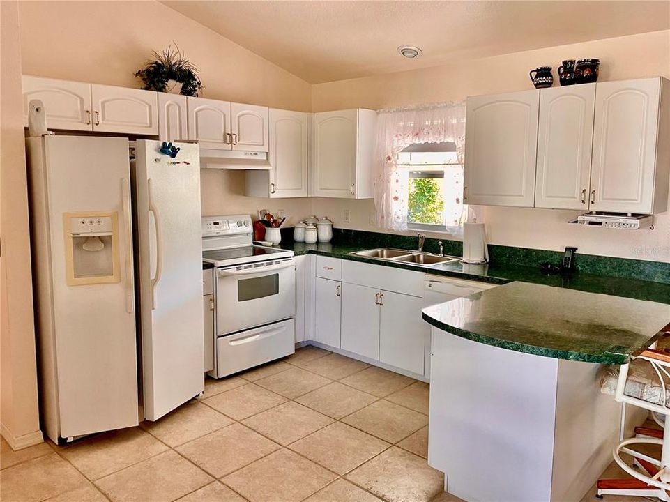 待售: $199,900 (2 贝兹, 2 浴室, 1040 平方英尺)