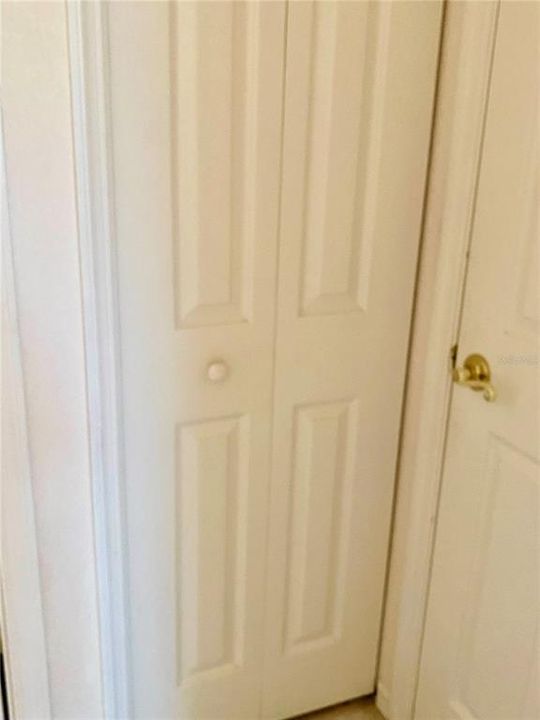 待售: $199,900 (2 贝兹, 2 浴室, 1040 平方英尺)