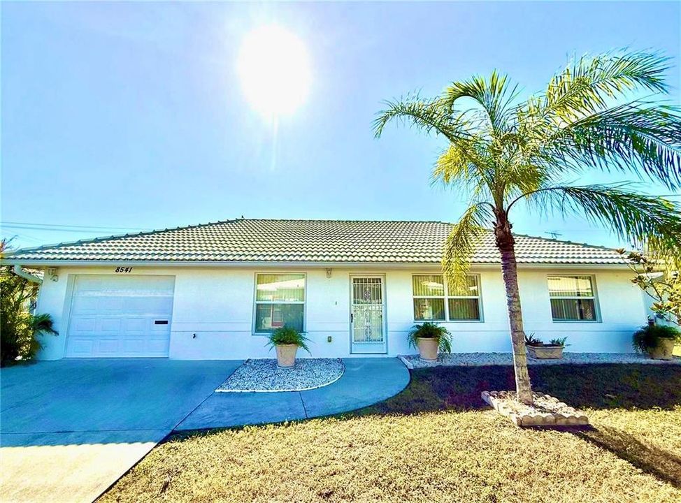 待售: $199,900 (2 贝兹, 2 浴室, 1040 平方英尺)