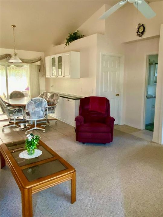 待售: $199,900 (2 贝兹, 2 浴室, 1040 平方英尺)