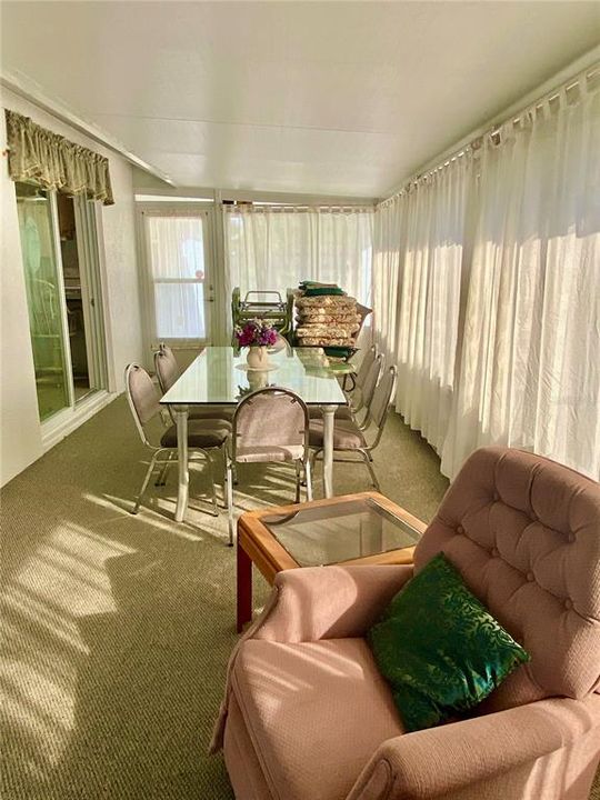 待售: $199,900 (2 贝兹, 2 浴室, 1040 平方英尺)