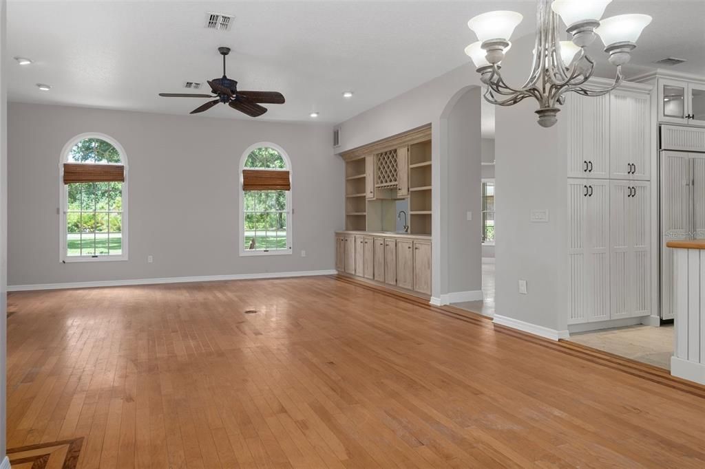 待售: $650,000 (4 贝兹, 3 浴室, 3637 平方英尺)