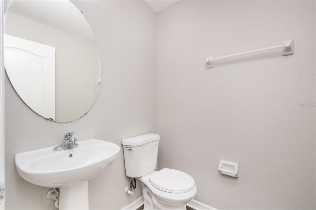 En Venta: $374,900 (4 camas, 2 baños, 2300 Pies cuadrados)