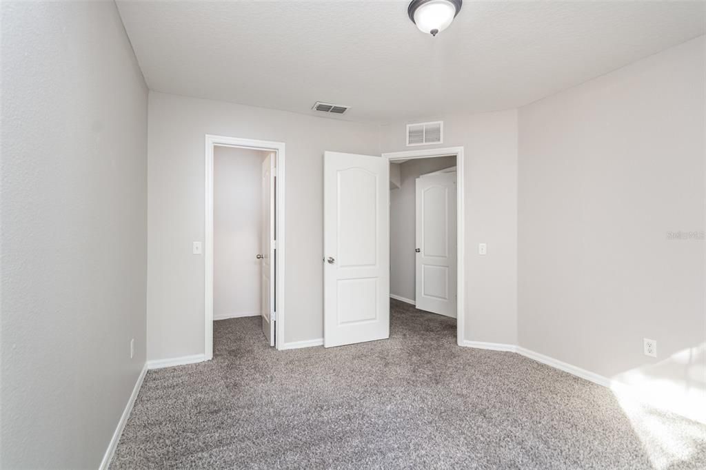 En Venta: $374,900 (4 camas, 2 baños, 2300 Pies cuadrados)