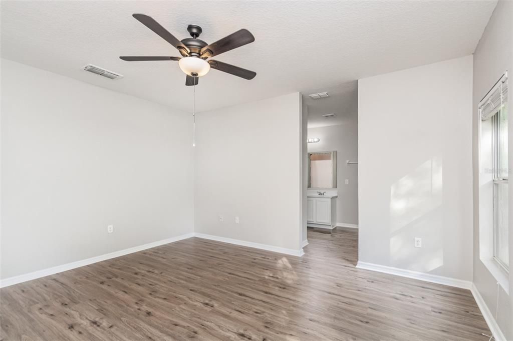 En Venta: $374,900 (4 camas, 2 baños, 2300 Pies cuadrados)