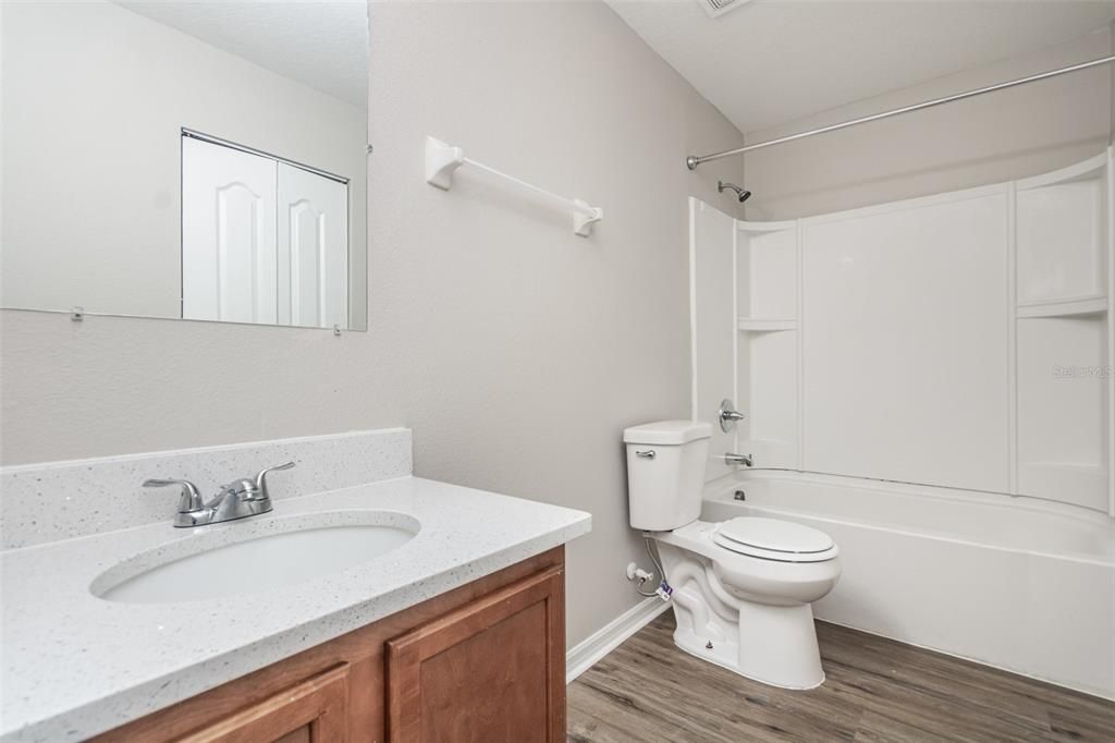 En Venta: $374,900 (4 camas, 2 baños, 2300 Pies cuadrados)