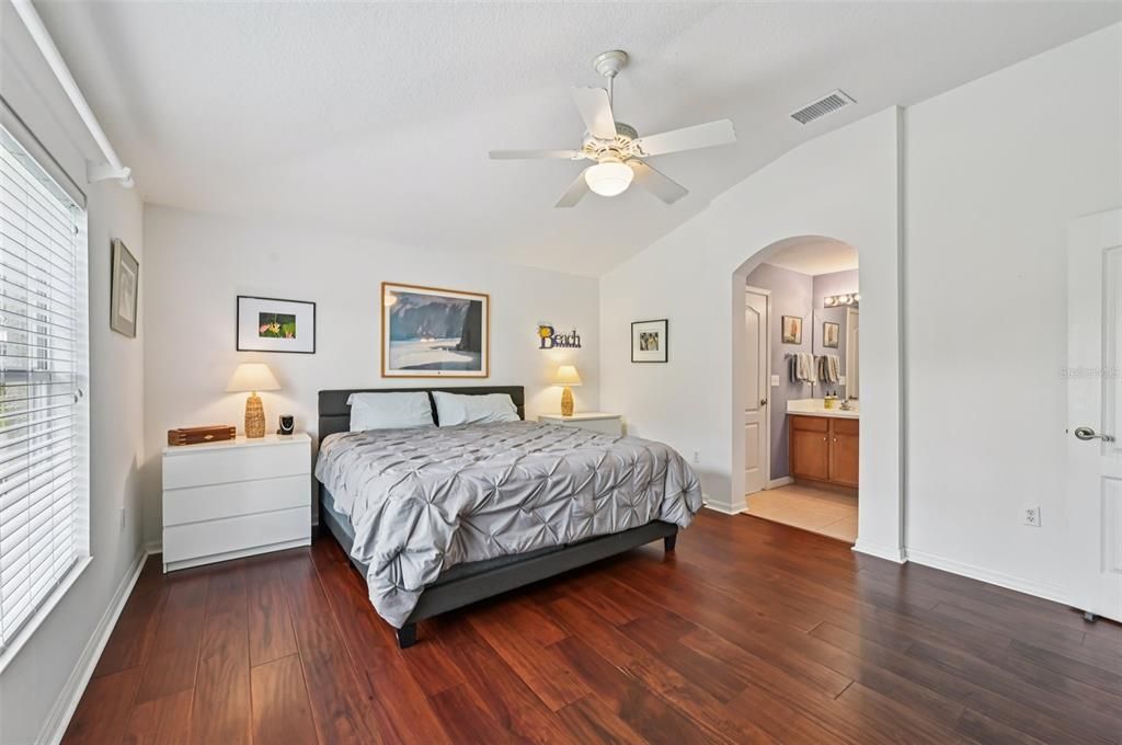 待售: $289,900 (2 贝兹, 2 浴室, 1377 平方英尺)