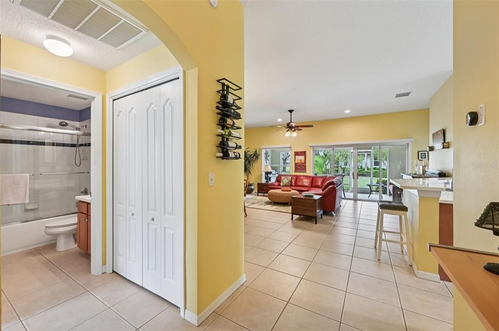 待售: $289,900 (2 贝兹, 2 浴室, 1377 平方英尺)