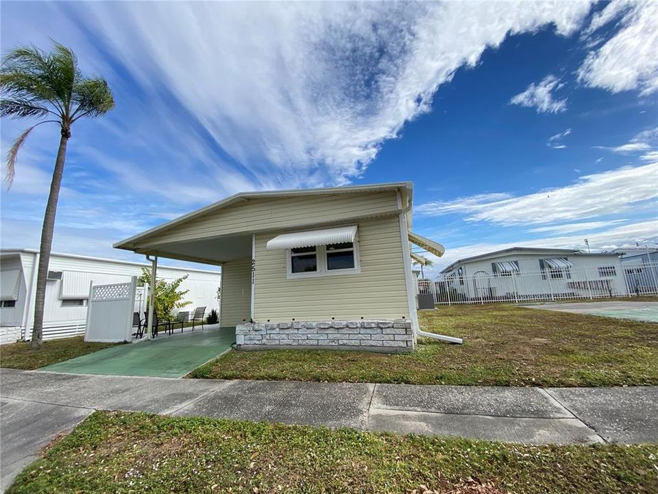 For Sale: $82,900 (3 beds, 2 baths, 828 Square Feet)